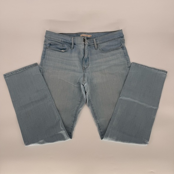 Levi's 314 Light Blue Shaping Straight Women’s Jeans Mid-Rise Size 33x30 - Picture 4 of 12